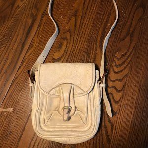 Small white pebbled leather bag by Pilcro 2011